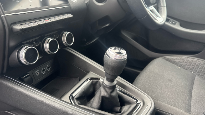 Renault Clio 1.0 TCe 90 Iconic Edition 5dr Petrol Hatchback